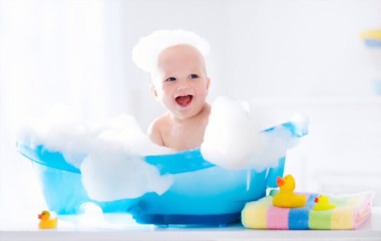 Best Bathtub for 6-Month-Old Babies [2021]